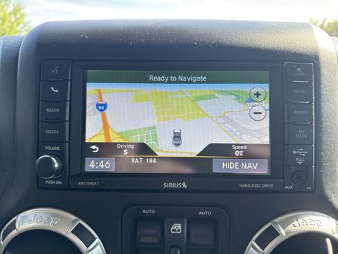 Used 2017 Jeep Wrangler Unlimited Sahara w/ Connectivity Group AWD/4WD image 19
