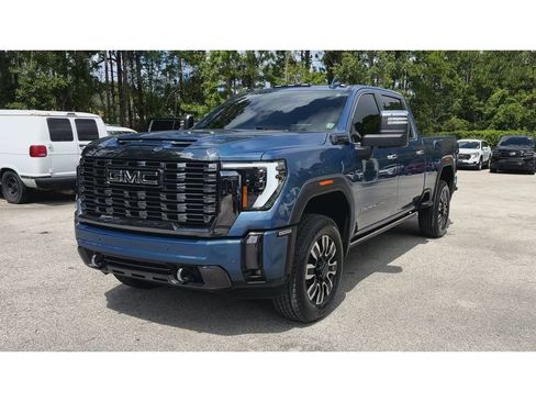 Certified 2024 GMC Sierra 2500 Denali Ultimate AWD/4WD image 4