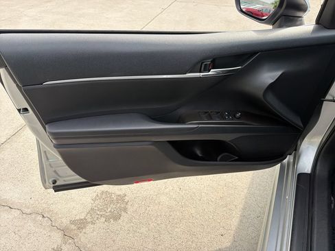 Used 2022 Toyota Camry SE FWD image 16