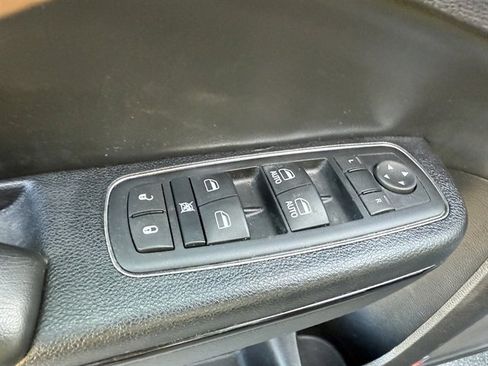 Used 2016 Chrysler 300 S image 19