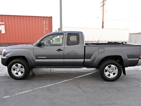 Used 2012 Toyota Tacoma PreRunner w/ SR5 Pkg RWD image 4