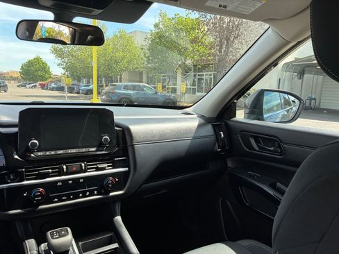 Used 2025 Nissan Pathfinder SV image 38