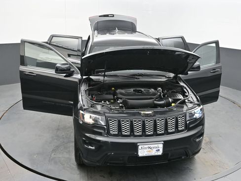 Used 2019 Jeep Grand Cherokee Altitude image 39