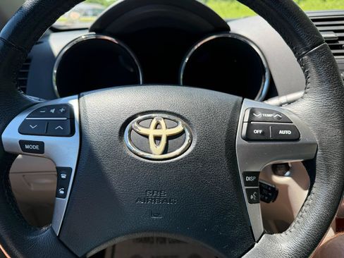 Used 2012 Toyota Highlander Limited w/ Tow Pkg FWD image 7