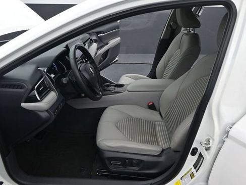 Used 2023 Toyota Camry SE FWD image 14