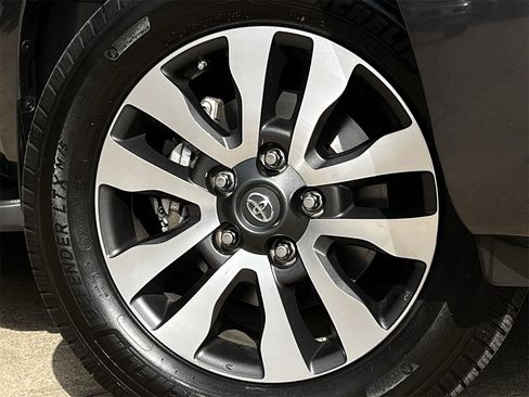 Used 2019 Toyota Sequoia Limited image 31