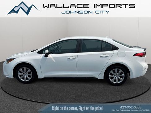 Used 2021 Toyota Corolla LE FWD image 1
