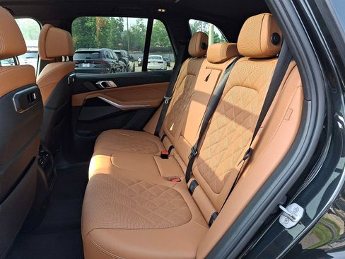 Used 2024 BMW X5 xDrive40i w/ Premium Package AWD/4WD image 8