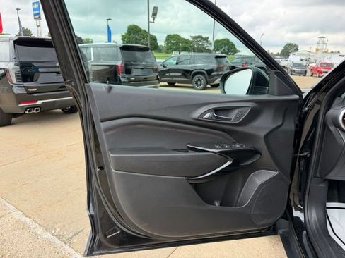Used 2024 Chevrolet Trax RS w/ Sunroof Package FWD image 31