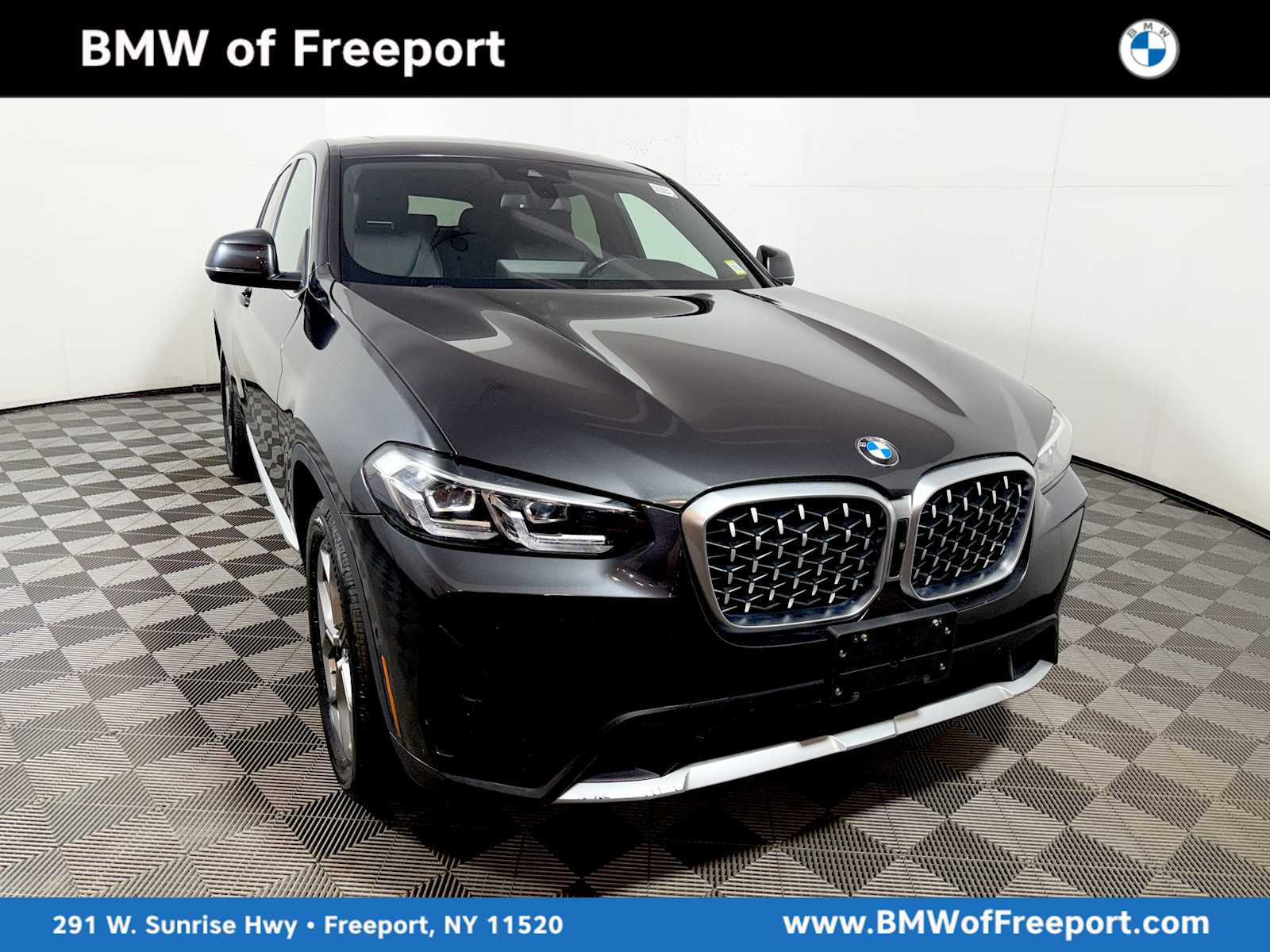 Used 2024 BMW X4 xDrive30i w/ Parking Assistance Package AWD/4WD image 1