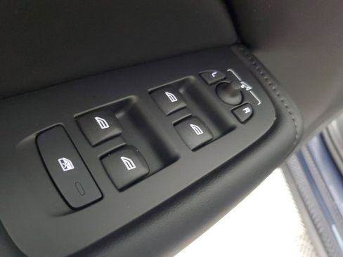 Certified 2025 Volvo XC60 B5 Core image 22