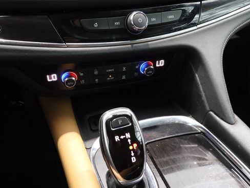 Used 2018 Buick Enclave Premium FWD image 27