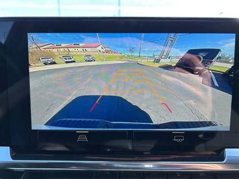 Used 2025 Chevrolet Silverado 2500 LT w/ Convenience Package image 34