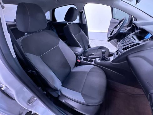 Used 2014 Ford Focus SE FWD image 32