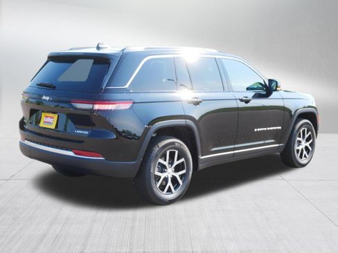Used 2025 Jeep Grand Cherokee Limited w/ Trailer Tow Package AWD/4WD image 7