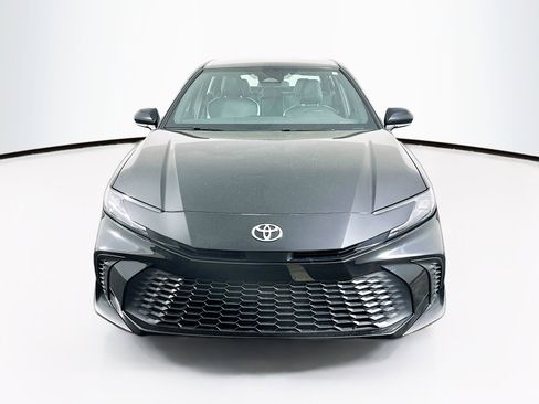 Used 2025 Toyota Camry SE image 2