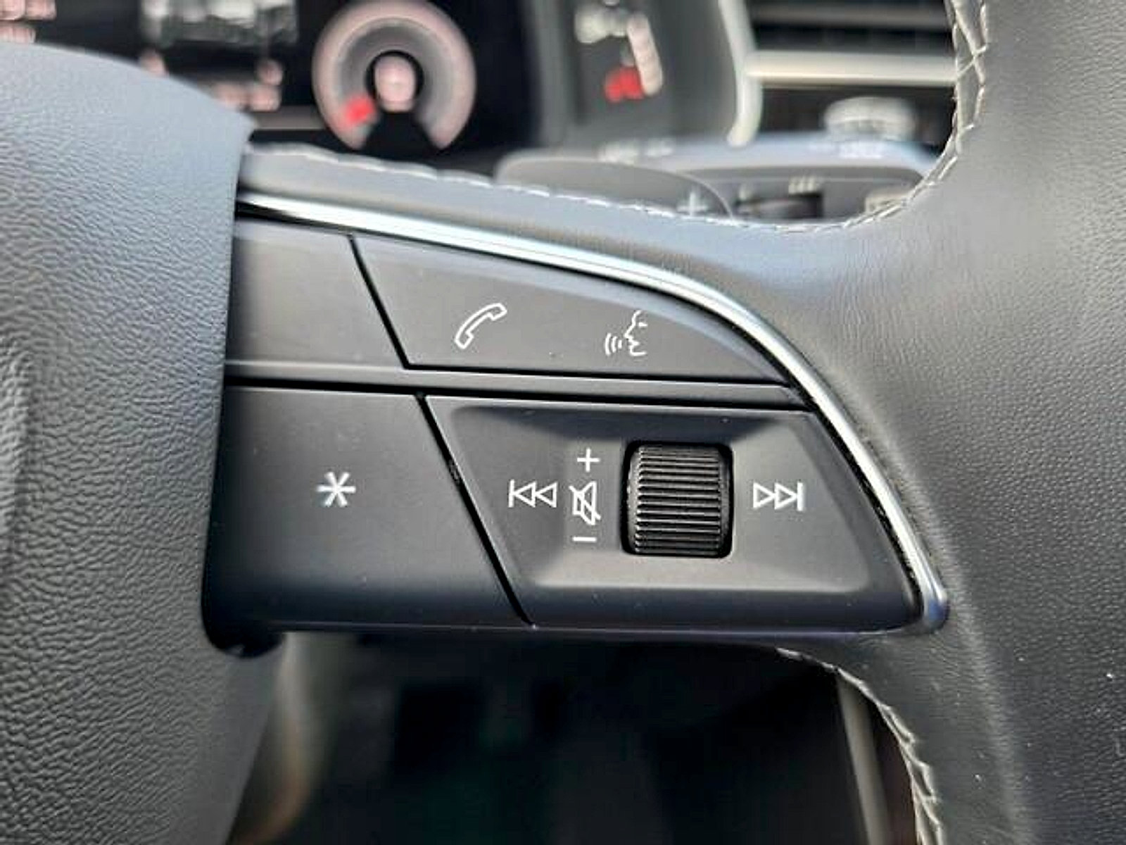Used 2023 Audi Q8 Premium w/ Convenience Package AWD/4WD image 22
