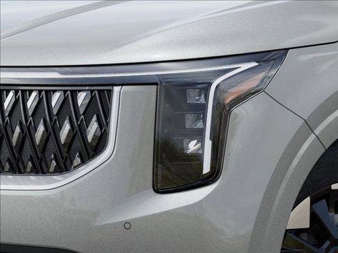 Used 2025 Kia Carnival EX image 10