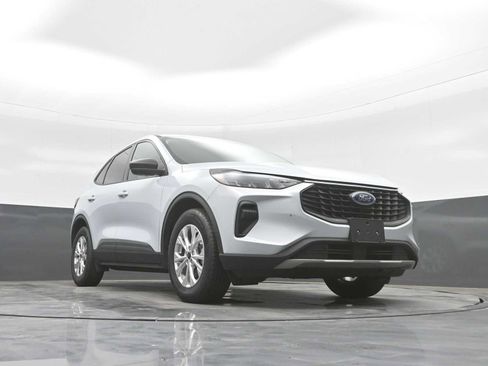 Used 2025 Ford Escape Active w/ Cold Weather Package FWD image 20