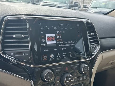 Used 2021 Jeep Grand Cherokee Limited w/ Luxury Group II image 34