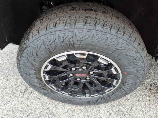 New 2026 GMC Canyon AT4 w/ Technology Plus Package AWD/4WD image 13