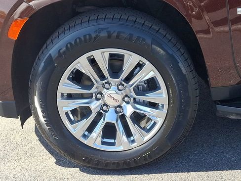 Used 2023 GMC Yukon XL Denali w/ LPO, Floor Liner Package AWD/4WD image 8