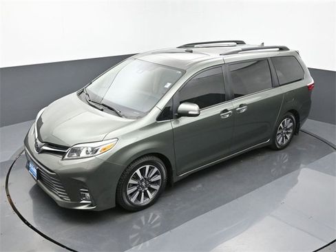 Used 2019 Toyota Sienna L image 15