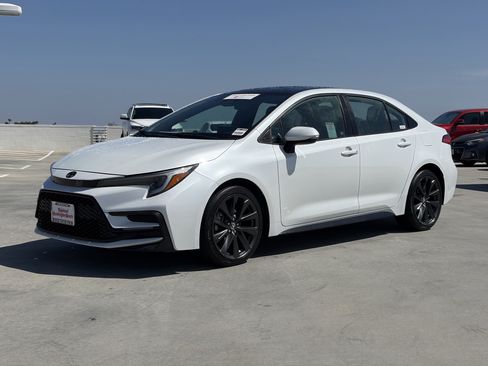 Certified 2024 Toyota Corolla SE w/ SE Convenience Package FWD image 6