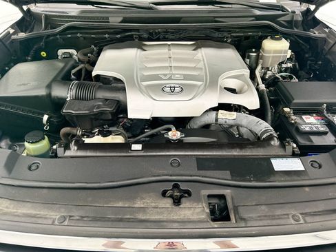 Used 2019 Toyota Land Cruiser w/ Preferred Accessory Package AWD/4WD image 28
