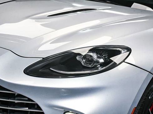Used 2021 Aston Martin DBX AWD/4WD image 75