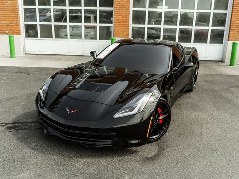 Used 2019 Chevrolet Corvette Stingray Coupe w/ 1LT RWD image 2