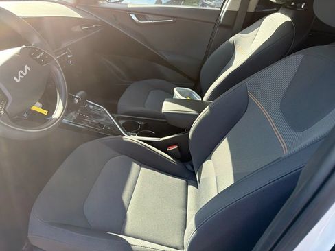 Used 2025 Kia Niro LX FWD image 3