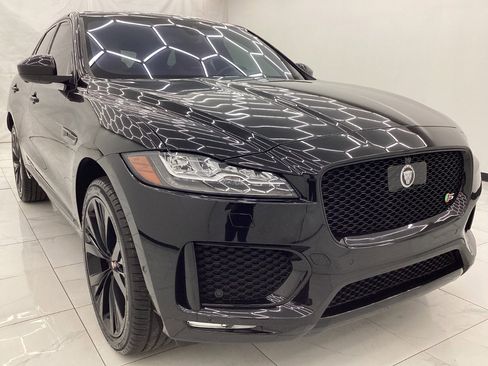 Used 2018 Jaguar F-PACE S image 3