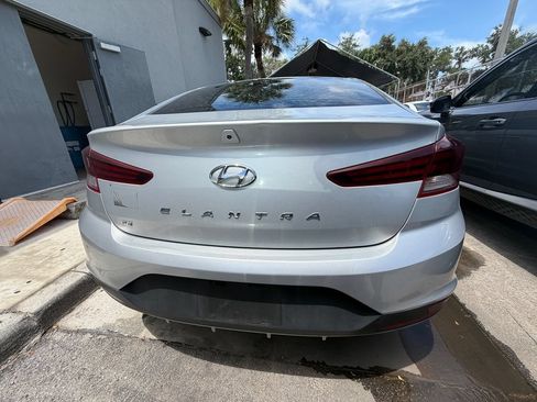 Used 2019 Hyundai Elantra SE w/ Cargo Package FWD image 6