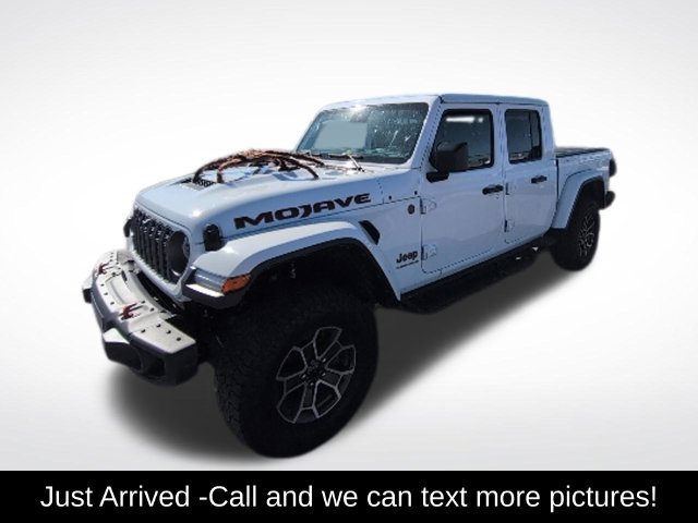 Used 2025 Jeep Gladiator Mojave AWD/4WD image 1