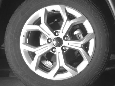 Used 2025 Nissan Pathfinder SV AWD/4WD image 15