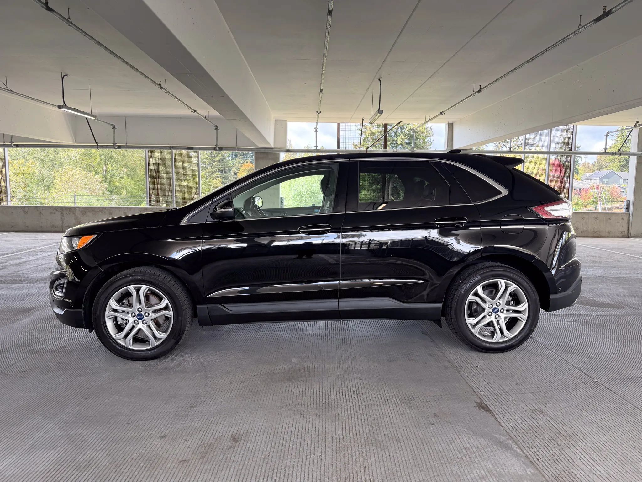Used 2017 Ford Edge Titanium w/ Equipment Group 302A AWD/4WD image 8
