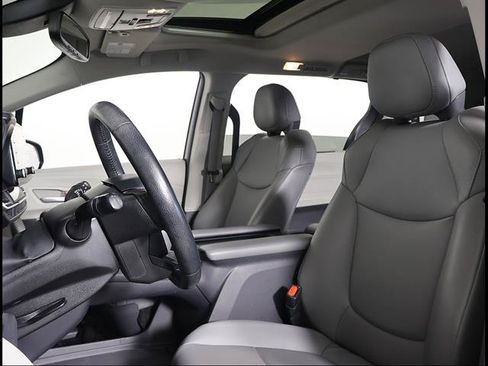 Used 2021 Toyota Sienna XLE FWD image 7