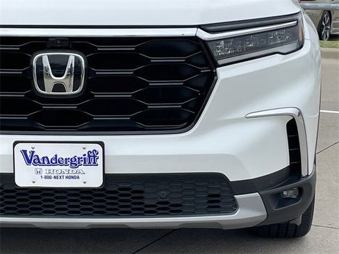 Certified 2025 Honda Pilot Elite image 9