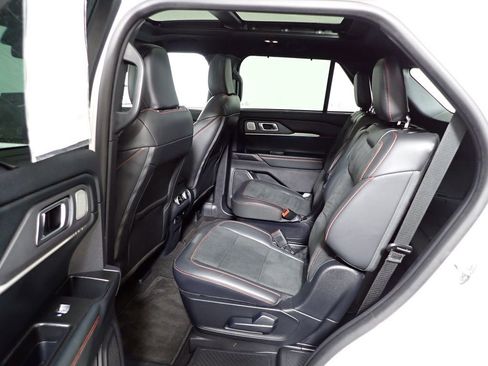 Used 2025 Ford Explorer ST image 37