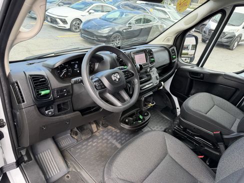 Used 2025 RAM ProMaster 2500 w/ Convenience Group FWD image 15