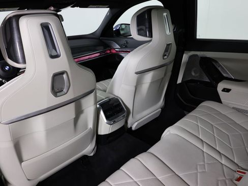 Used 2023 BMW 760i xDrive image 47