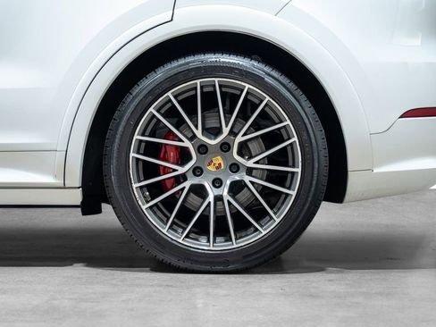 Used 2022 Porsche Cayenne GTS image 27