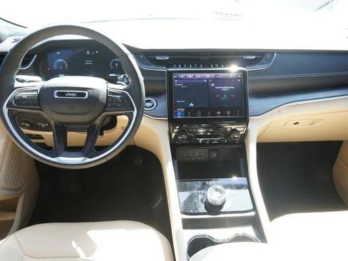 Certified 2025 Jeep Grand Cherokee Limited RWD image 15