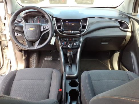 Used 2020 Chevrolet Trax LS FWD image 7