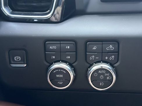 Used 2024 GMC Sierra 3500 Denali Ultimate AWD/4WD image 17