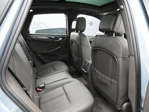 Certified 2022 Porsche Macan image 28