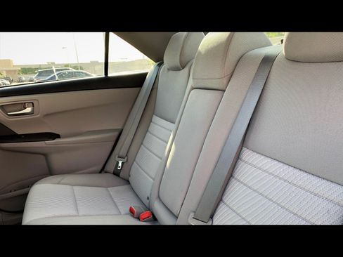 Used 2016 Toyota Camry LE FWD image 11