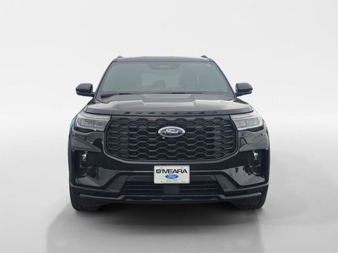 Used 2025 Ford Explorer ST-Line w/ ST-Line Street Pack image 9