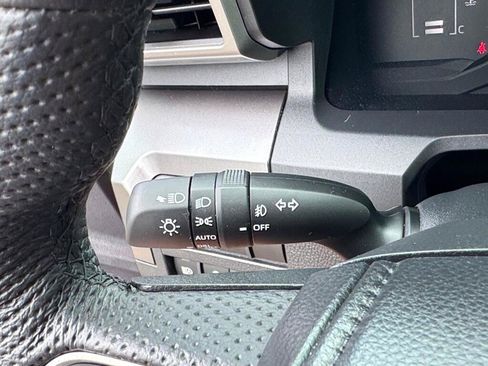Certified 2025 Toyota Tacoma SR5 AWD/4WD image 16